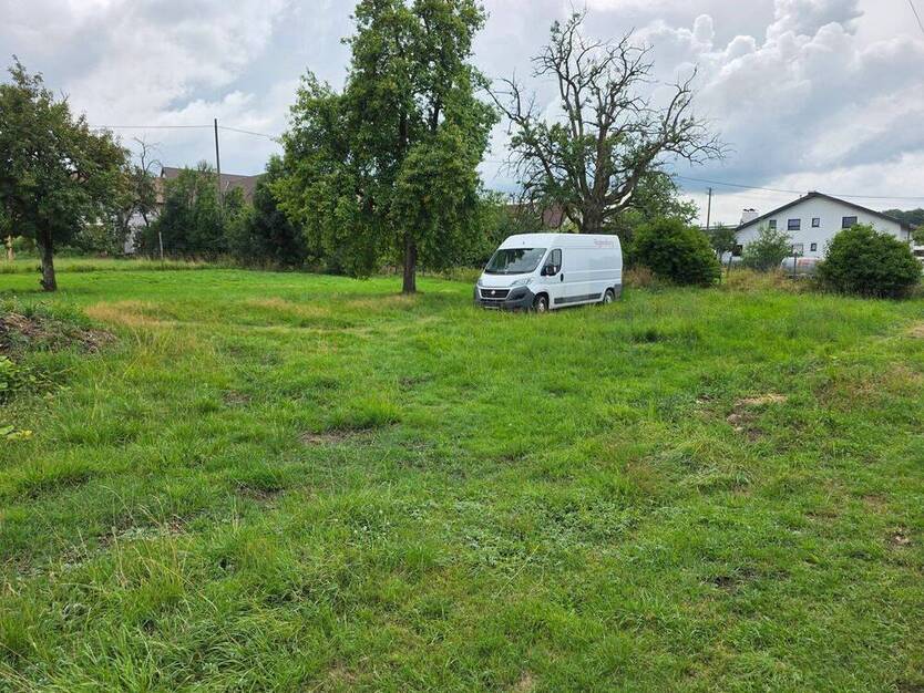 Schönes Grundstück in Ortsrandlage