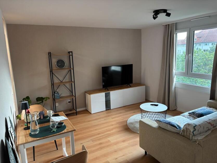 Moderne, voll möblierte und löffelfertige 1,5 Zimmer Wohnung zimmer