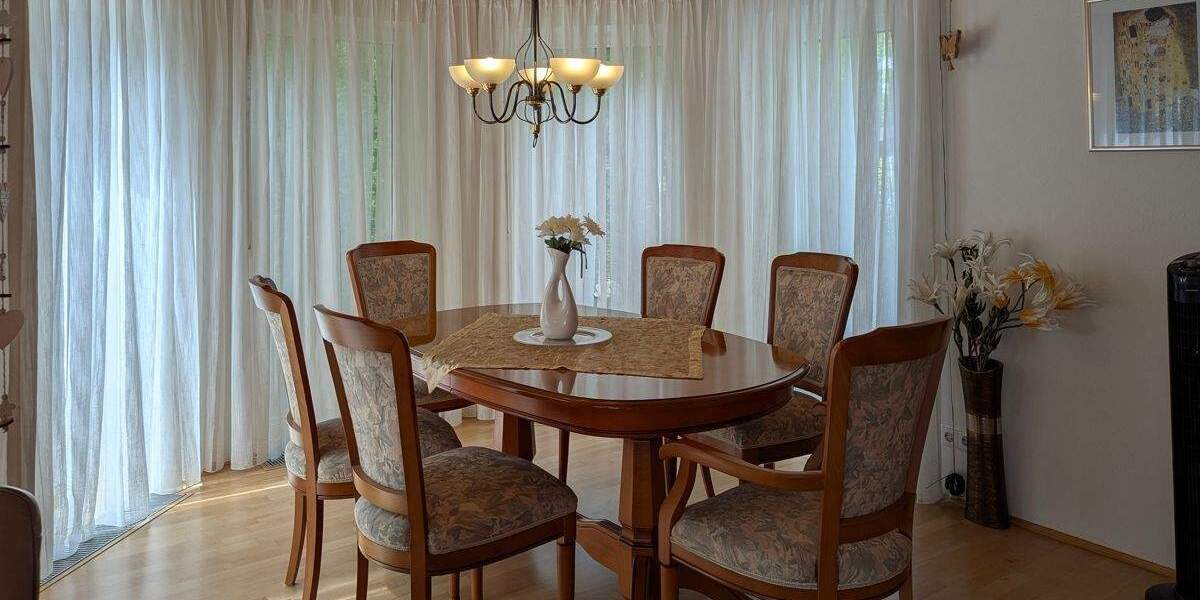 Ideal für Paare mit hohem Anspruch an Wohnkomfort: Barrierearme EG-Whg mit Gartenanteil in Eggingen 4 zimmer