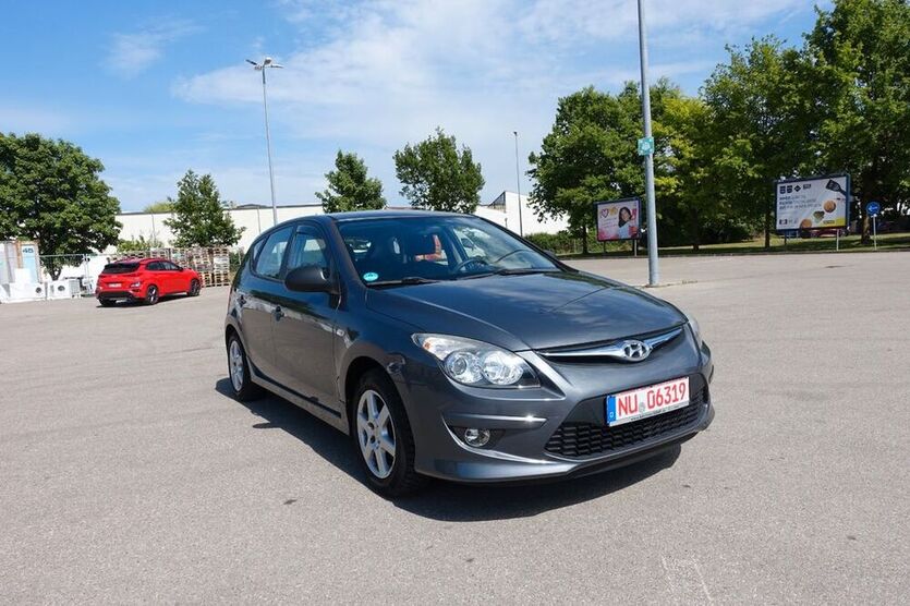 i30