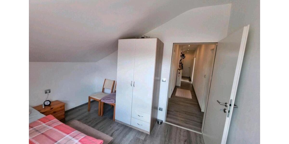 Dachgeschoßwohnung Laichingen - 3 Zimmer, 100 m&sup2;, 1.400&euro; | Angebot:26491775