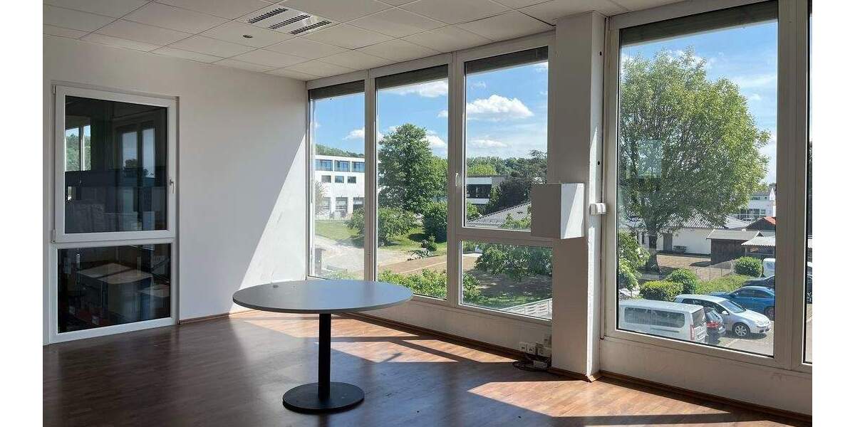 Wunschmietfläche gesucht ? 752 m² Hallen mit Büros Verwaltung zimmer