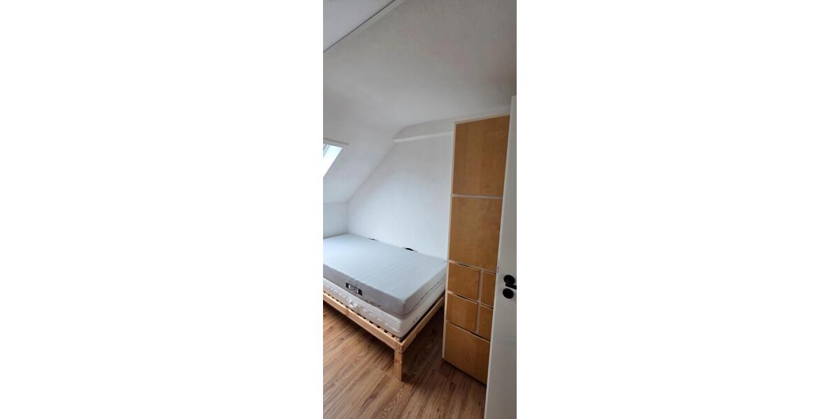 Dachgeschoßwohnung Laichingen - 3.5 Zimmer, 81 m&sup2;, 1.300&euro; | Angebot:26262611