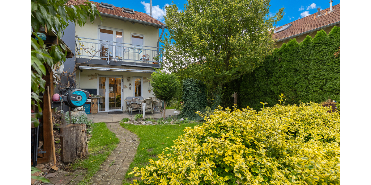 Ruhig wohnen, zentral leben – Reiheneckhaus mit Wohlfühlcharakter 4.5 zimmer