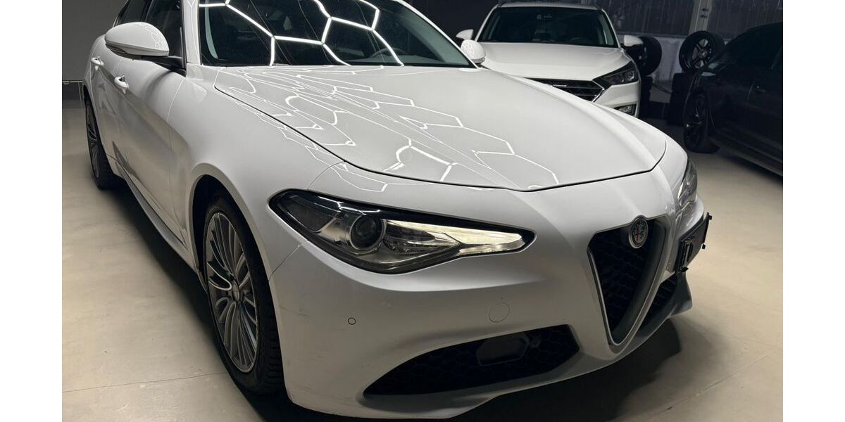 Alfa Romeo Giulia 166.550 km 15.999 € Ulm 89079