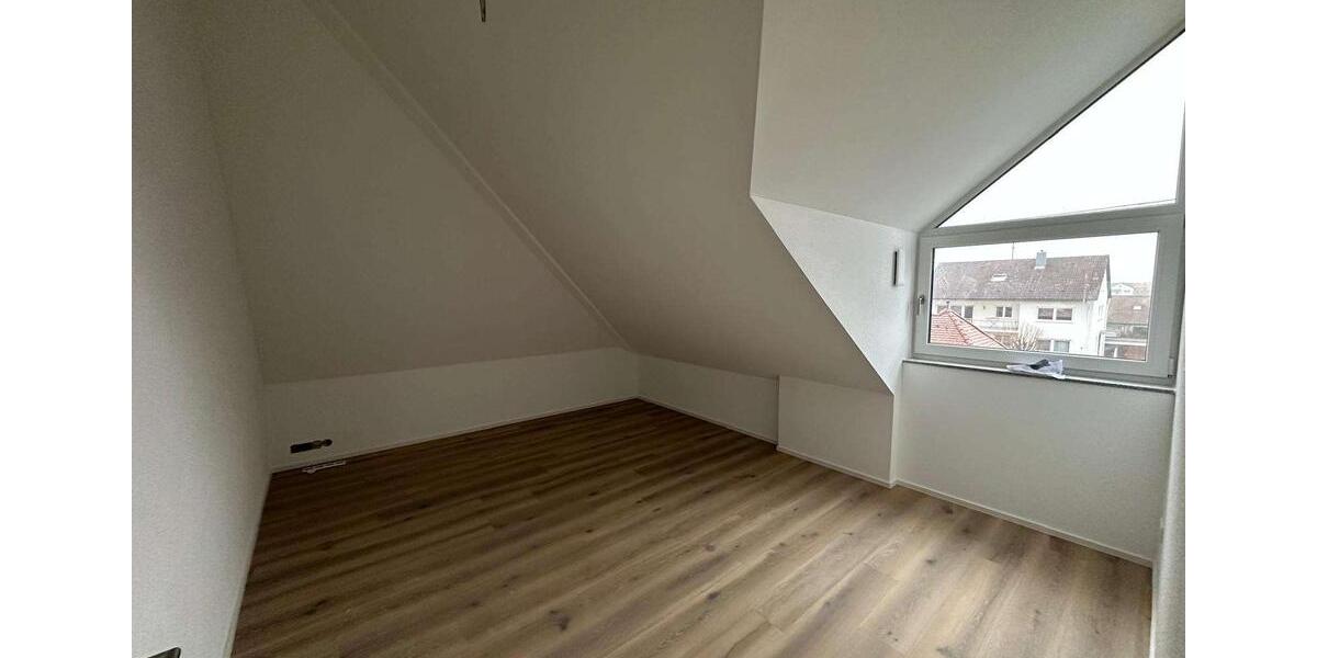 Dachgeschoßwohnung Vöhringen - 4 Zimmer, 121 m&sup2;, 1.578&euro; | Angebot:26443279
