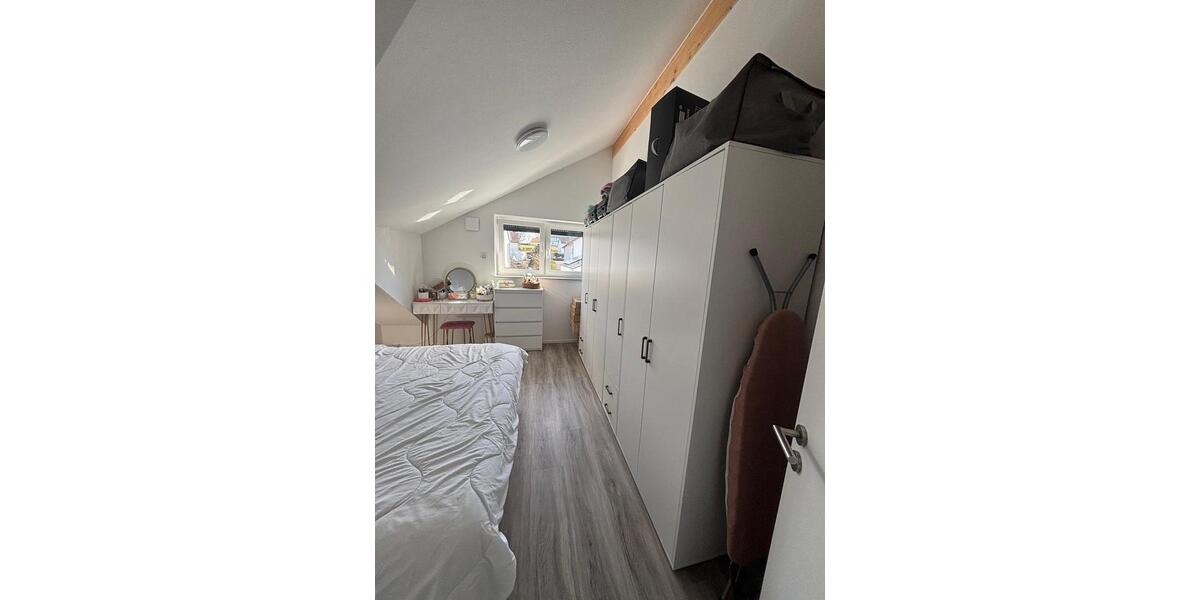 Dachgeschoßwohnung Laichingen - 4 Zimmer, 95 m&sup2;, 1.150&euro; | Angebot:26662138