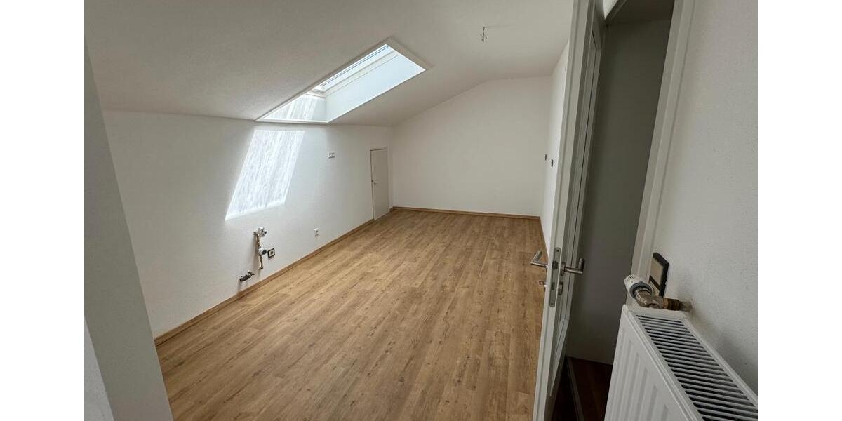 Dachgeschoßwohnung Günzburg - 4 Zimmer, 120 m&sup2;, 980&euro; | Angebot:26368905