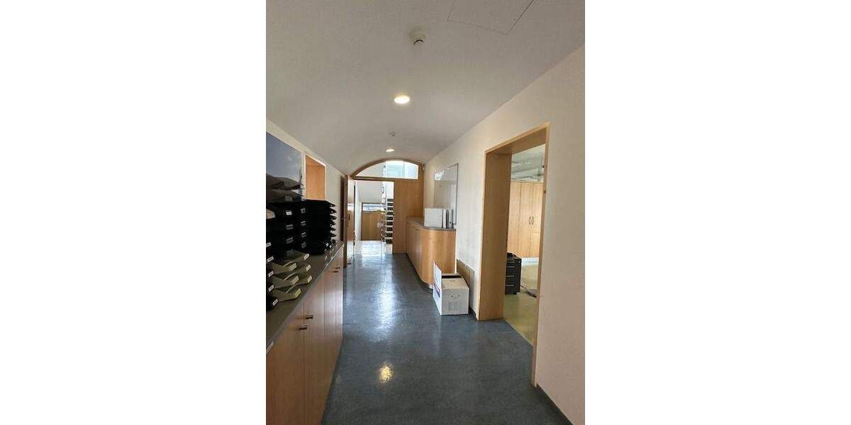 8 Zimmer mit ca. 267m² 8 zimmer