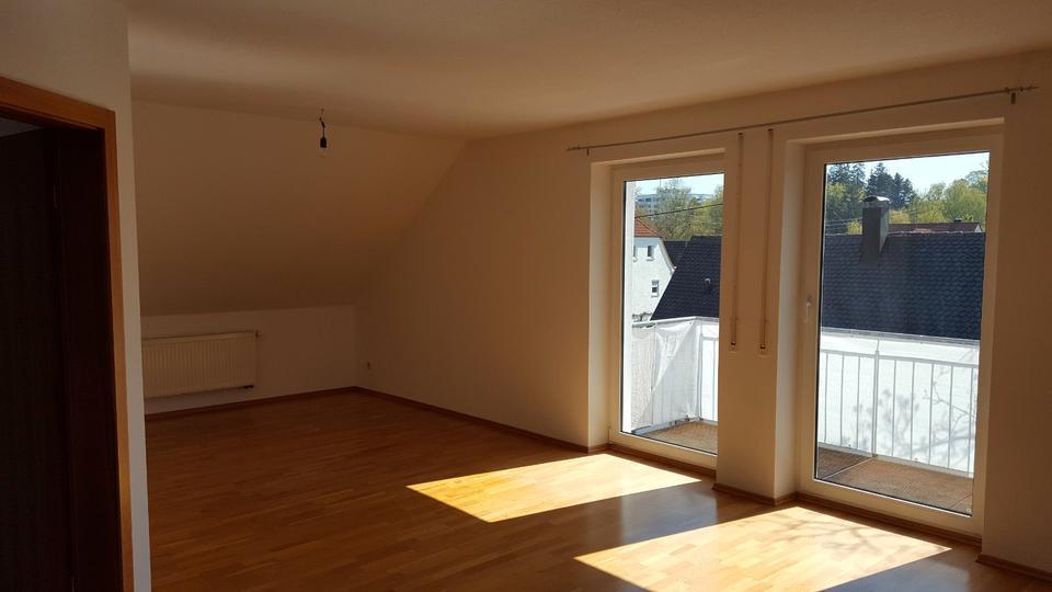Dachgeschoßwohnung Günzburg - 3 Zimmer, 89 m&sup2;, 960&euro; | Angebot:26411253