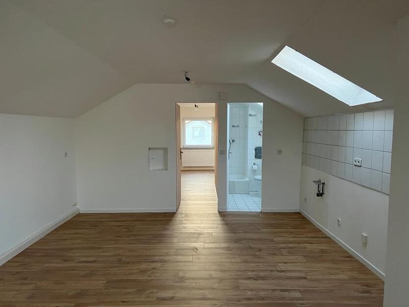 Helle 2-Zimmer-Dachgeschoßwohnung im Zweifamilienhaus Achstetten