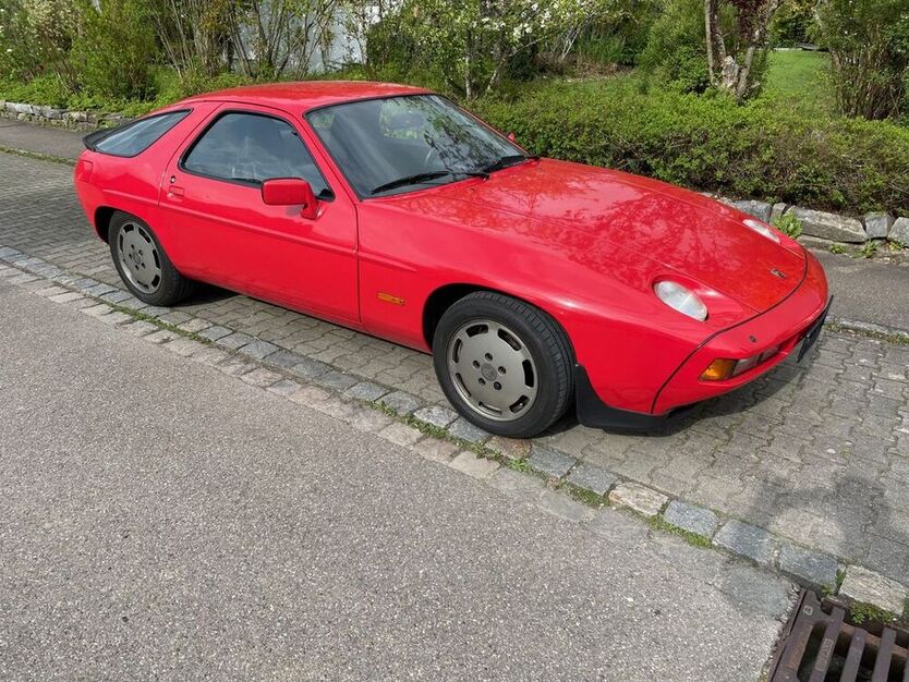 928