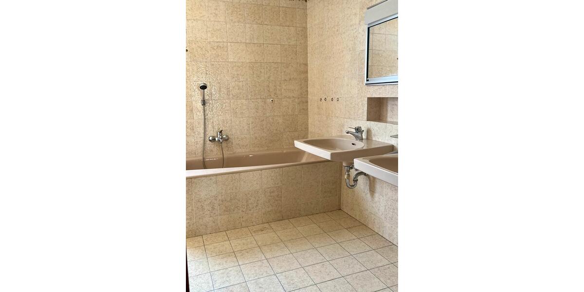 Etagenwohnung Vöhringen - 5 Zimmer, 135 m&sup2;, 1.300&euro; | Angebot:25793632