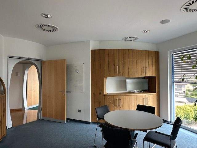 17 Büro´s mit ca. 750 m² auf 3 Geschoßflächen 1 zimmer