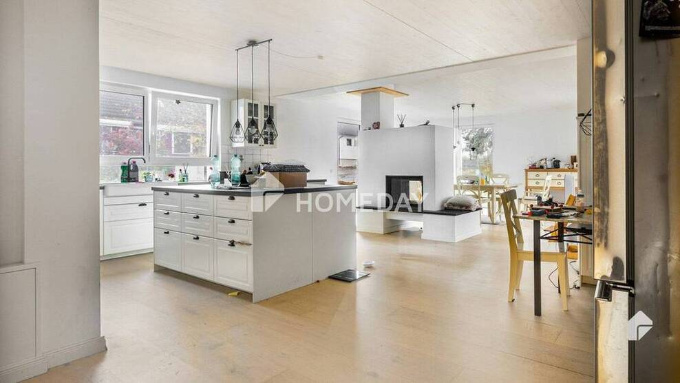 Modernes Mehrfamilienhaus in Hanglage - Traumhaftes Wohnen mit Pool, Garten und Dachterrasse