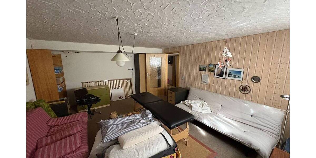 PROVISIONSFREI: Charaktervolles Haus auf großem Grund in familienfreundlicher Lage (Erbbaurecht) 7 zimmer