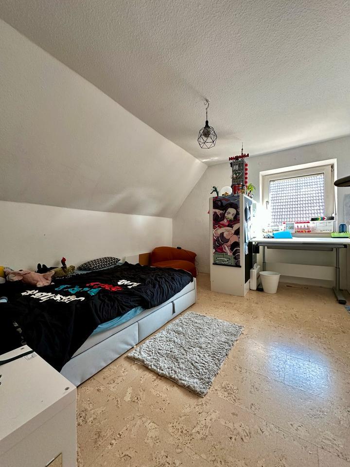 Schönes Zimmer in WG-Haus