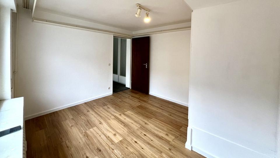 Großzügige 5,5-Zimmer-Maisonettewohnung mit Balkon, EBK & Garage 5.5 zimmer