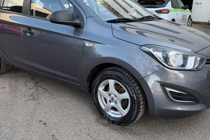 Hyundai i20 102.000 km 6.400 &euro; Ulm 89077