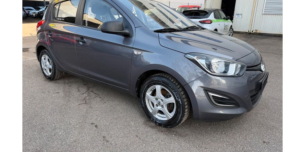 Hyundai i20 102.000 km 6.400 &euro; Ulm 89077