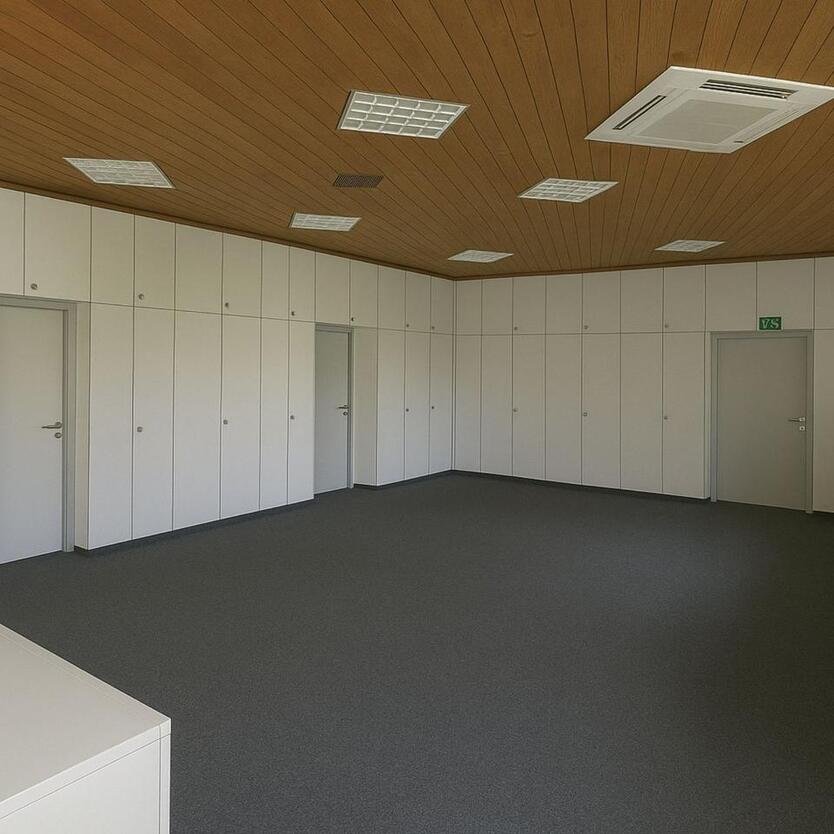 Büro in Giengen – 124 m², hell, mit Klima & Parkplätzen zimmer