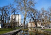 KERNSANIERTES WOHN- UND GESCHÄFTSGEBÄUDE MIT STELLPLÄTZEN NÄHE KARLSPLATZ