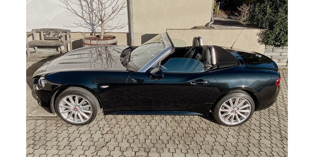 Fiat 124 Spider 19.505 km 22.500 &euro; Buch 89290