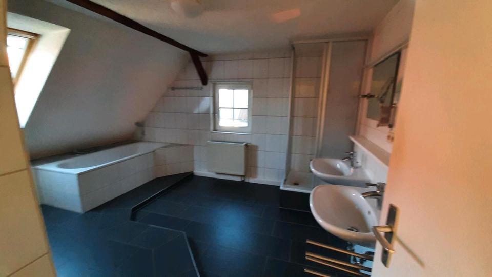 Dachgeschoßwohnung Berghülen - 3 Zimmer, 81 m&sup2;, 930&euro; | Angebot:26447033