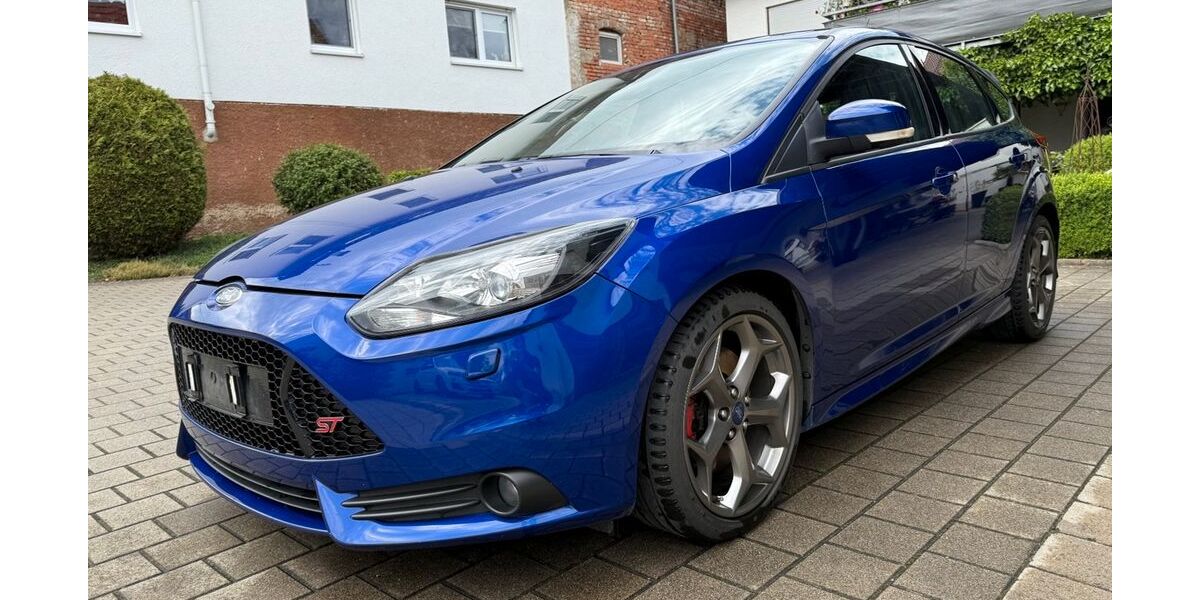 Ford Focus 163.873 km 9.199 &euro; Laupheim 88471