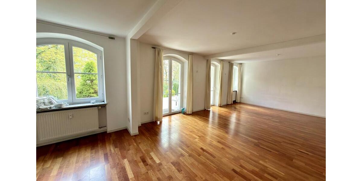Etagenwohnung Neu-Ulm Ludwigsfeld - 4.5 Zimmer, 168 m&sup2;, 2.500&euro; | Angebot:26393674