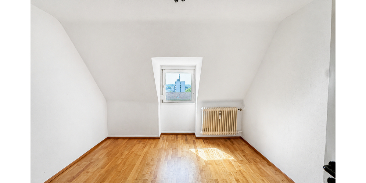 ab sofort verfügbar - Sanierungsbedürftige 3,5-Zimmer-Wohnung mit Ausbaupotenzial im Dachgeschoss - Dachgeschoßwohnung Ulm Obertalfingen | Angebot:27284711