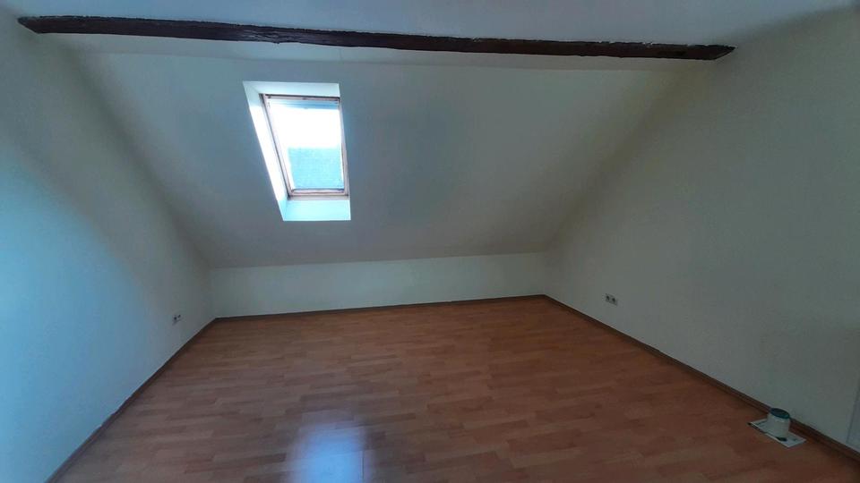 Dachgeschoßwohnung Berghülen - 3 Zimmer, 81 m&sup2;, 930&euro; | Angebot:26447033