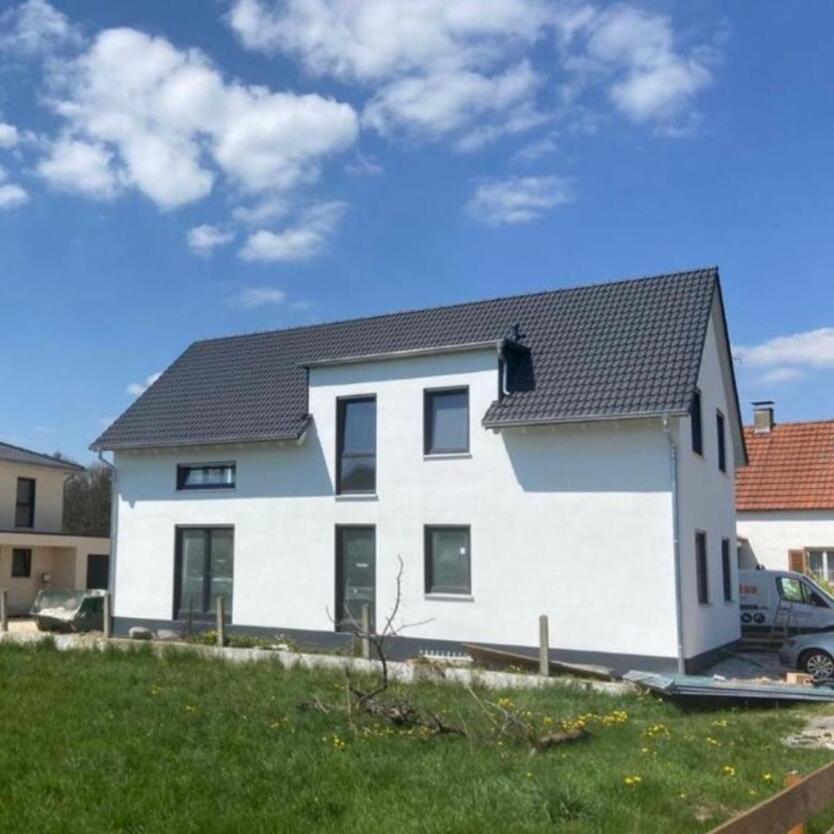 Zweifamilienhaus in ruhiger Familienlage, Neubauzustand