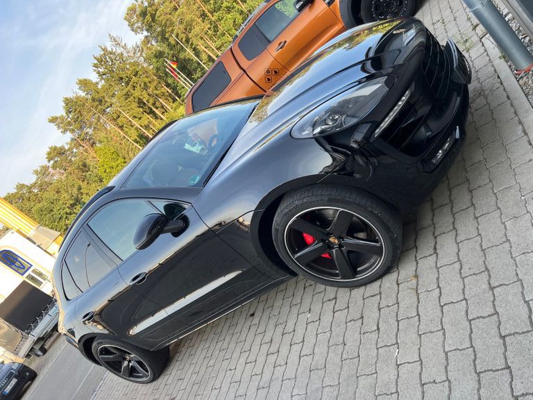 Porsche Macan 178.000 km 36.990 &euro; Nersingen 89278