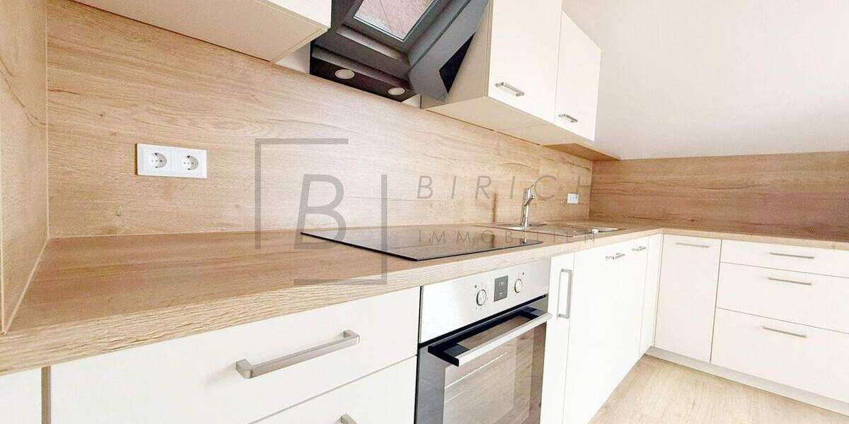 Ideal für Pendler: Ruhige 2,5-Zimmer-DG-Wohnung in Staig - nahe A7, mit neuer Küche & Dachterrasse 2 zimmer