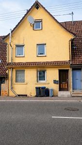 DREI EINHEITEN MIT POTENZIAL - Mehrfamilienhaus, Wohnhaus Kuchen | Angebot:27098039