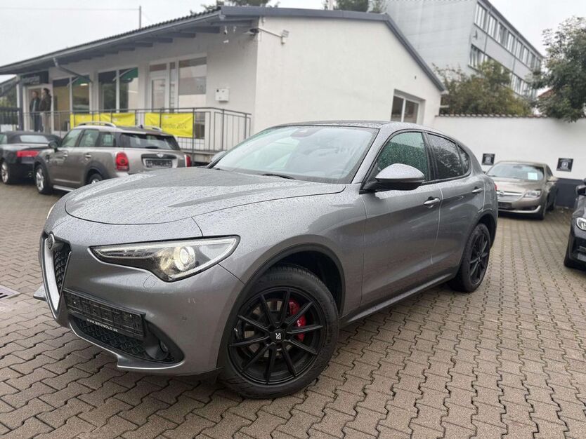 Alfa Romeo Stelvio 80.000 km 25.480 € Ulm 89077