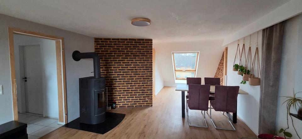 Dachgeschoßwohnung Laichingen - 3.5 Zimmer, 81 m&sup2;, 1.300&euro; | Angebot:26262611