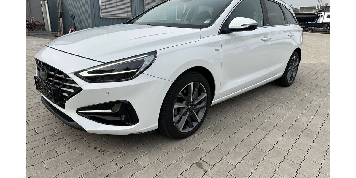 Hyundai i30 98.000 km 14.699 &euro; Neu-ulm 89231