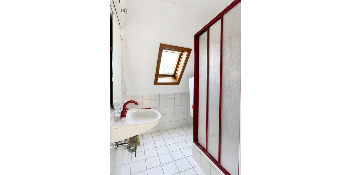ab sofort verfügbar - Sanierungsbedürftige 3,5-Zimmer-Wohnung mit Ausbaupotenzial im Dachgeschoss - Dachgeschoßwohnung Ulm Obertalfingen | Angebot:27284711