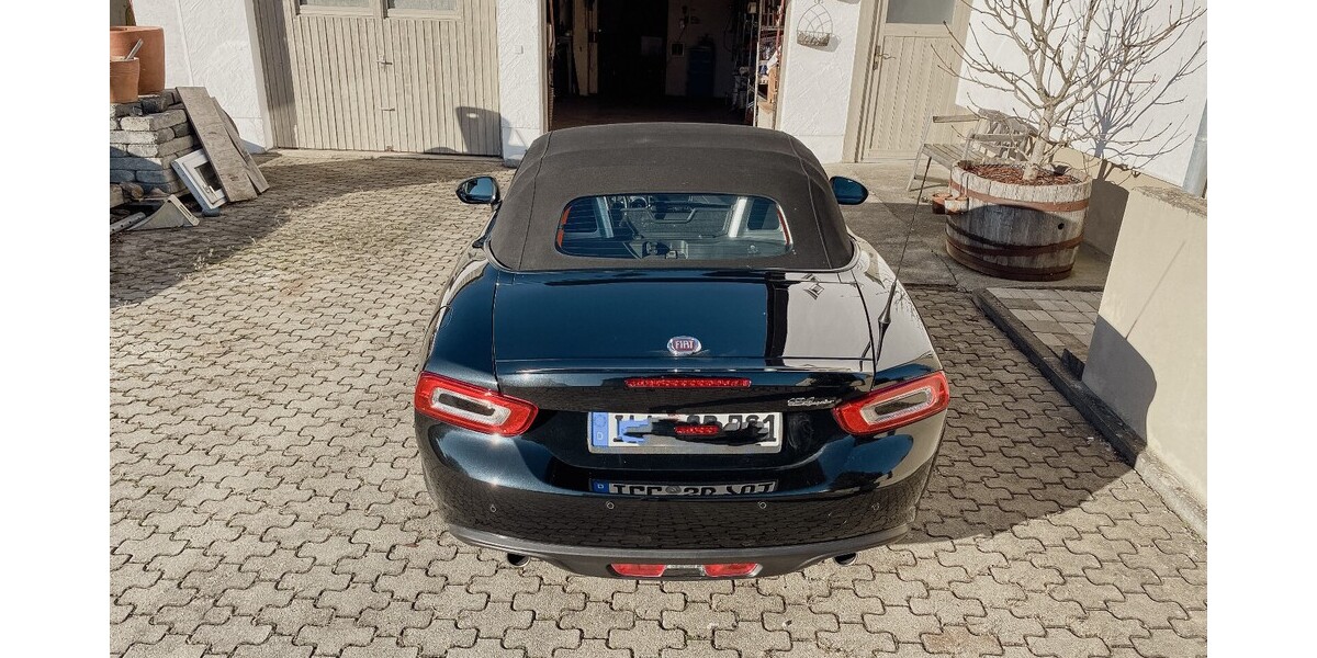 Fiat 124 Spider 19.505 km 22.500 &euro; Buch 89290