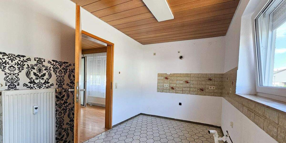 Wohnhaus mit drei Wohnungen, Doppelgarage und mehrere Stellplätze 1 zimmer