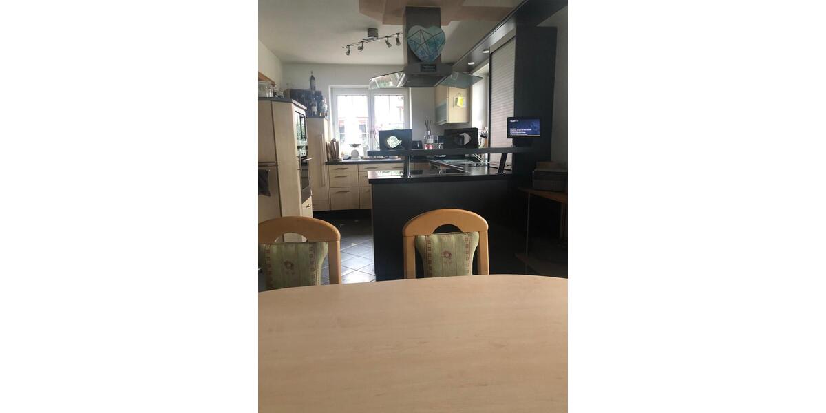 Einfamilienhaus Buch - 6 Zimmer, 183 m&sup2;, 2.200&euro; | Angebot:25098097