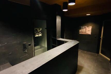 Empfangsbereich mit Büro Teeküche, WC, Briefkasten, Parkplatz zimmer