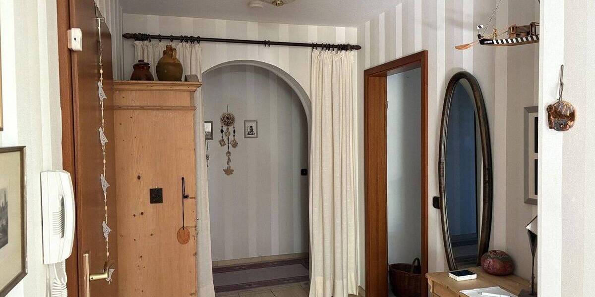 PROVISIONSFREI: Charaktervolles Haus auf großem Grund in familienfreundlicher Lage (Erbbaurecht) 7 zimmer