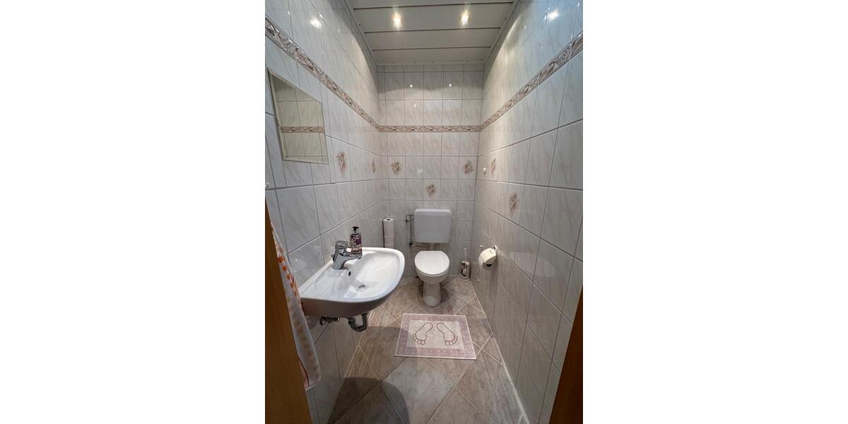 Reihenendhaus ( 1 Familienhaus ) mit Garten u. Garage +Stellplatz 6 zimmer