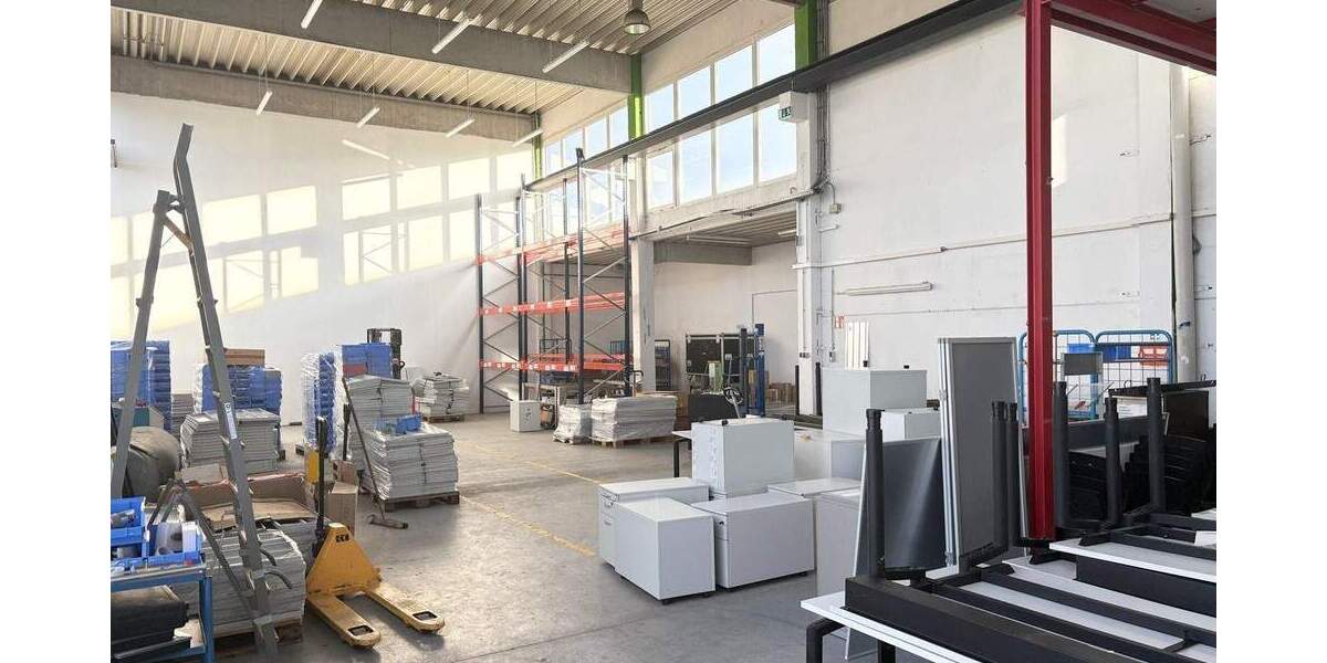 Wunschmietfläche gesucht ? 752 m² Hallen mit Büros Verwaltung zimmer