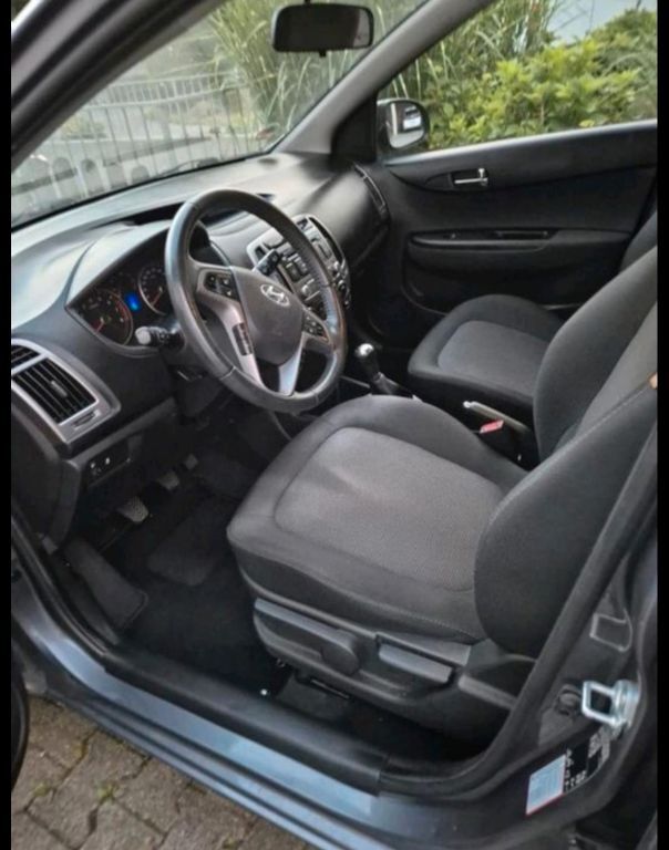 i20