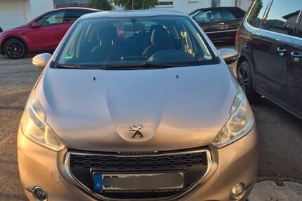Peugeot 208 137.000 km 4.000 &euro; Geislingen 73312
