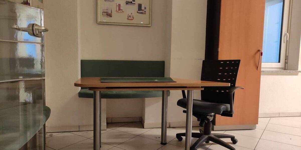 VIELSEITIG NUTZBARE PRAXIS, LADEN- ODER BÜROFLÄCHE IN TOP FREQUENTIERTER LAGE 4 zimmer